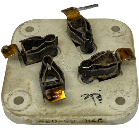 4 Pin Tube Valve Socket EF Johnson 420-69-0146 ( 122-244-200 )