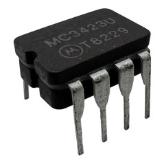 MC3423U MOTOROLA DIP-8 CERAMIC OVERVOLT SENSE GENUINE