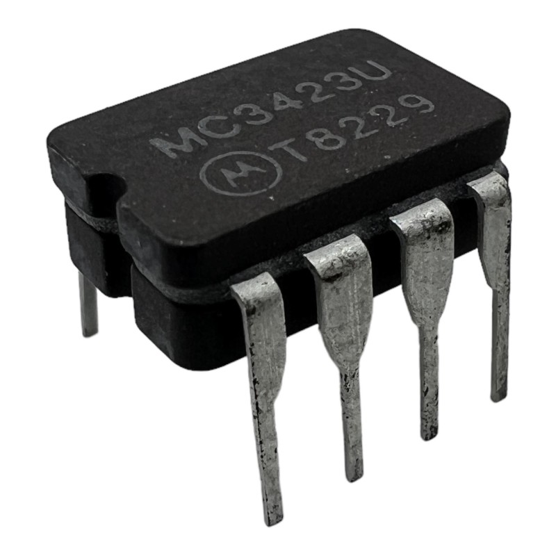 MC3423U MOTOROLA DIP-8 CERAMIC OVERVOLT SENSE GENUINE