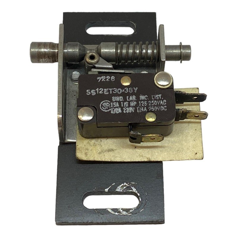SS12ET30-38Y SPDT Snap Action Safety Interlock Microswitch 15A/125-250Vac 70249