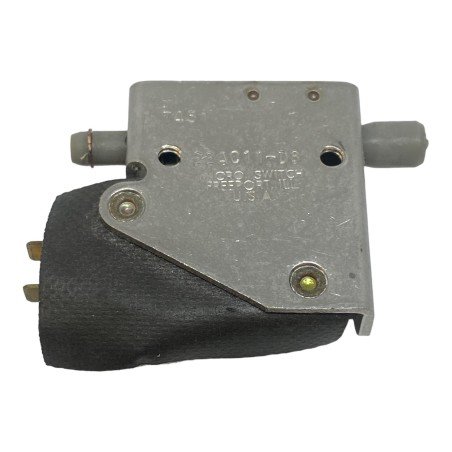 22AC11-D8 SPDT Safety Interlock Microswitch