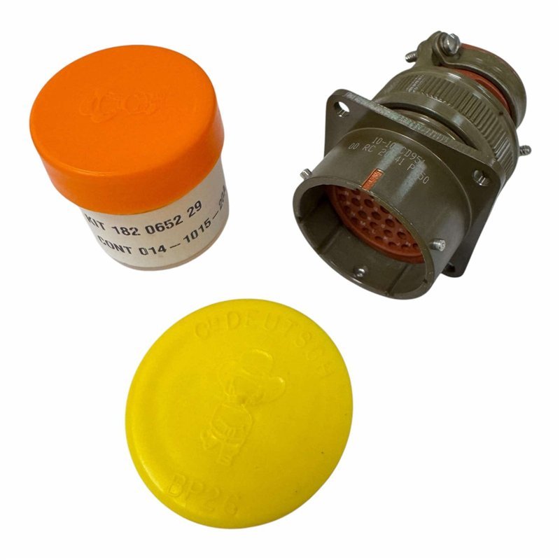 CD951-00 RC 20-41 P 50 Compagnie Deutsch Circular Mil Spec Connector