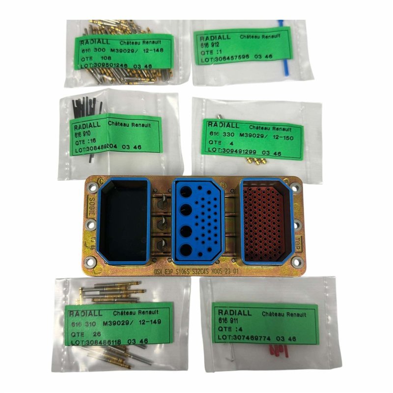 DSXE3PS106SS32C4SX00S2301 Radiall Rack Panel Connector