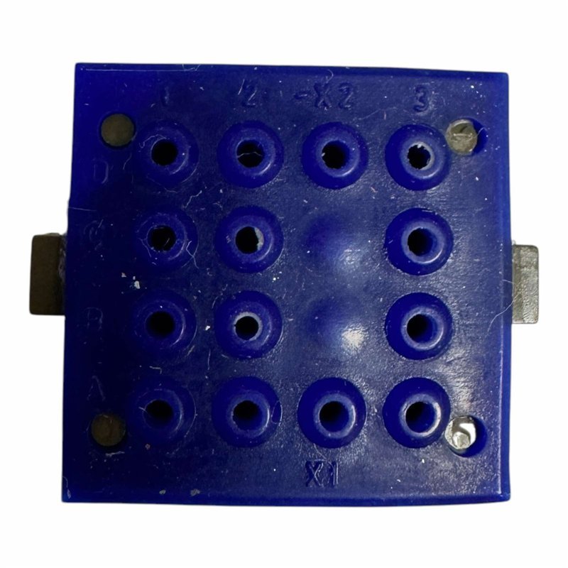 M12883/52-002 Compagnie Deutsch Mil Spec Relay Socket